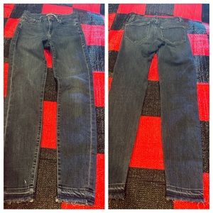 Good American Good Legs size 00/24
Inseam 27”